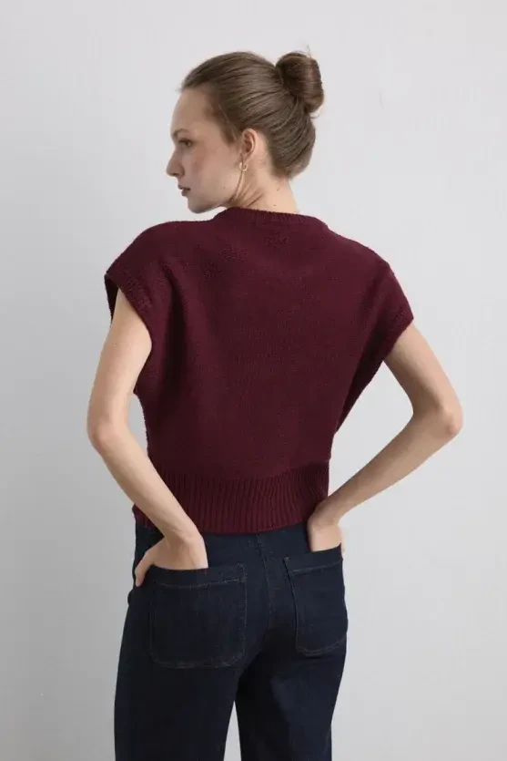 Crew-Neck Knit Sweater Vest - Mulberry - Gusto