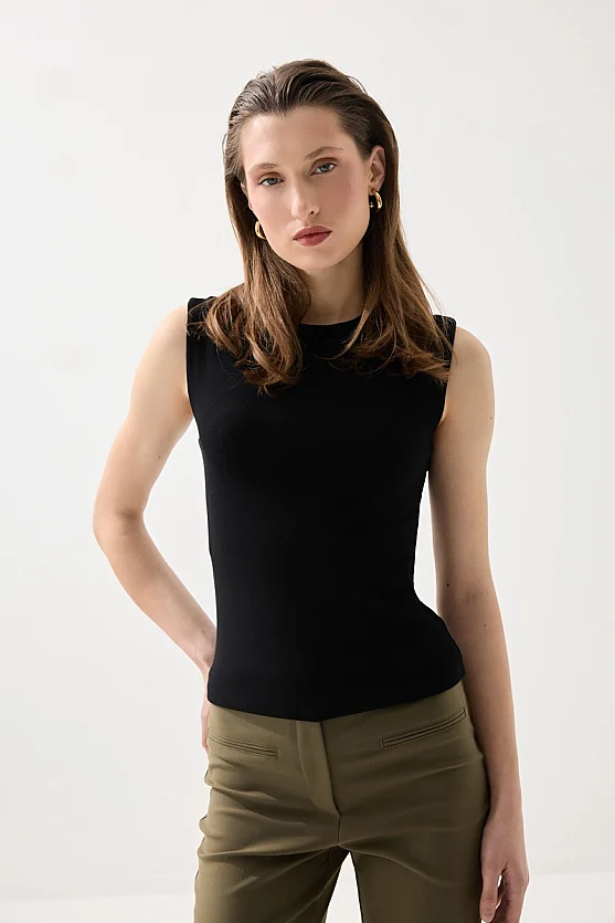 Crew Neck Sleeveless Tank Top - Black - Gusto