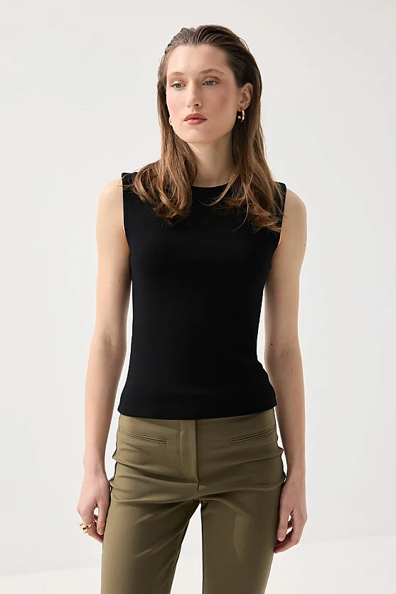 Crew Neck Sleeveless Tank Top - Black - Gusto