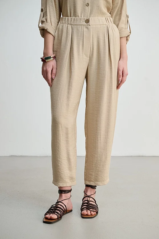 Crinkle-Effect High-Waisted Trousers - Beige - Gusto