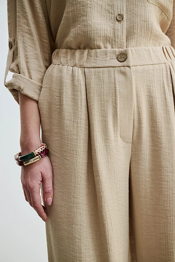 Crinkle-Effect High-Waisted Trousers - Beige - Gusto