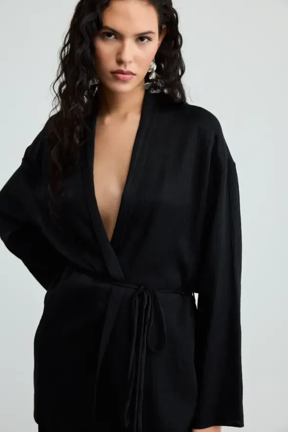 Crinkle Satin Kimono - Black - 3