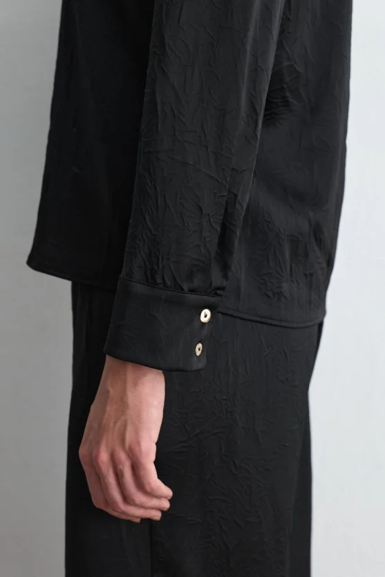 Crinkle Satin Shirt Black - Gusto
