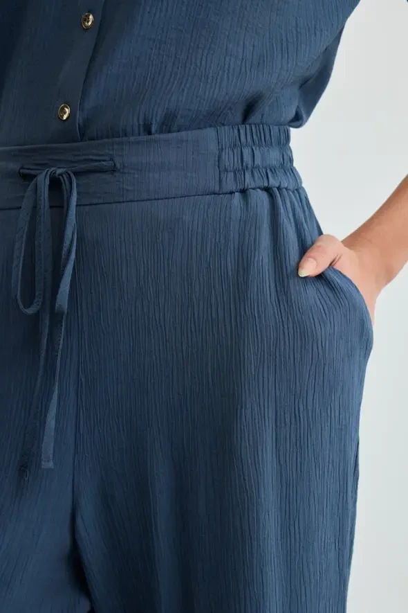 Crinkle Wide-Legged Pants - Navy Blue - 4