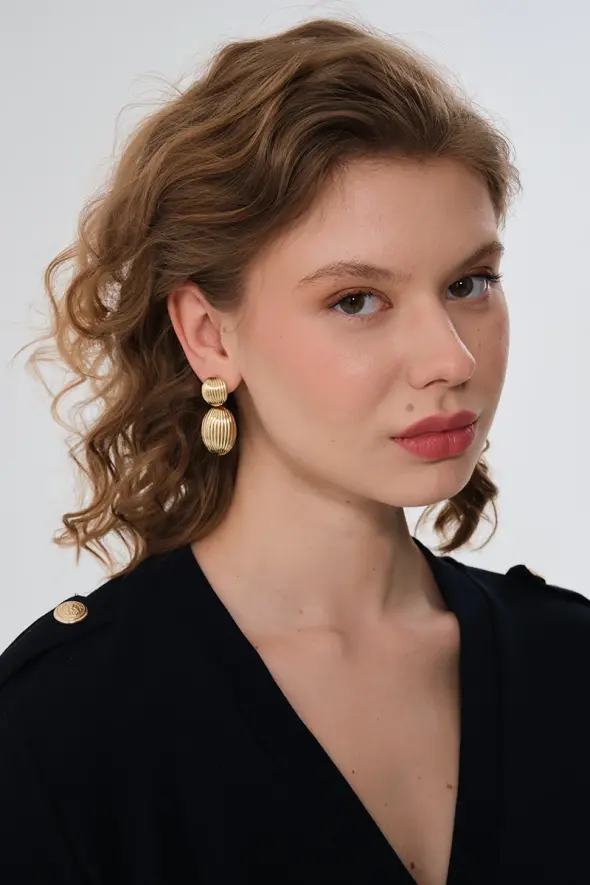 Dangling Sea Shell Earrings - Gold - 2