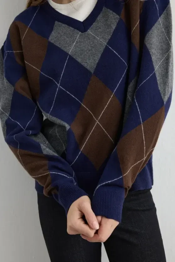 Diamond Pattern V Neck Wool Knitwear - Navy - Gusto