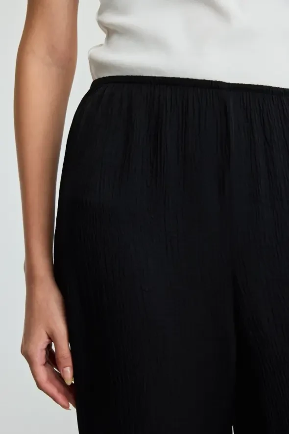 Elastic Waist Crinkle Pants - Black - 4