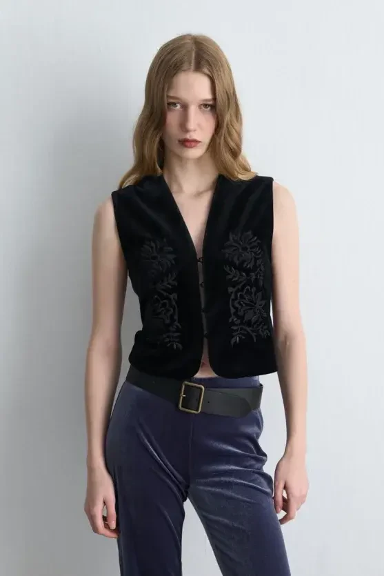 Embroidered Velvet Vest - Black - Gusto