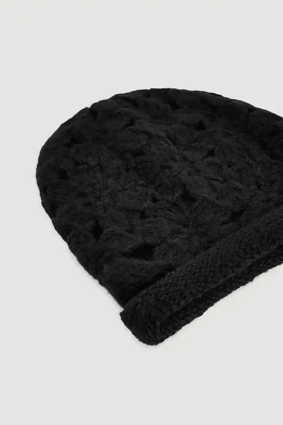 Floral Knit Beanie - Black - Gusto
