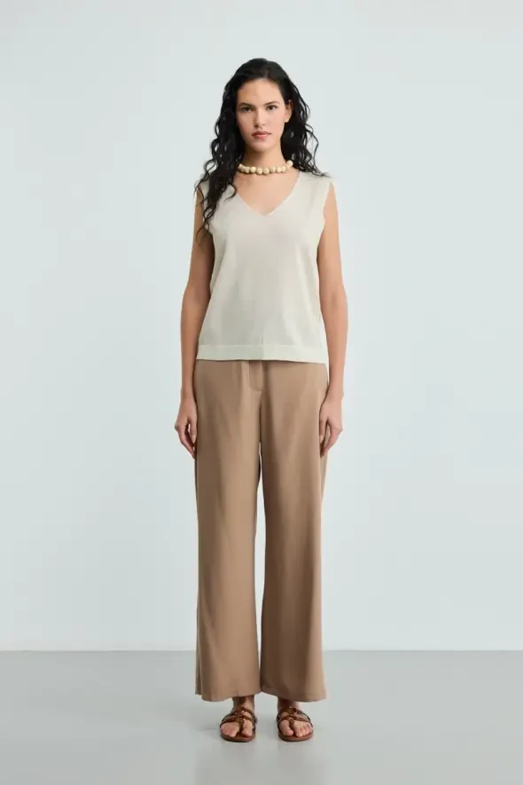Glittery V-Neck Knit Tank Top - Gold - 2
