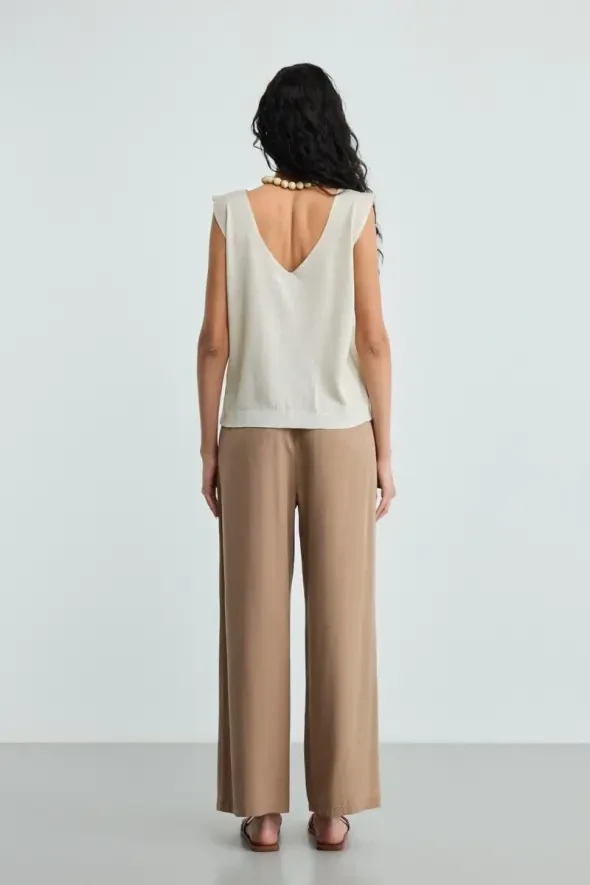 Glittery V-Neck Knit Tank Top - Gold - 4