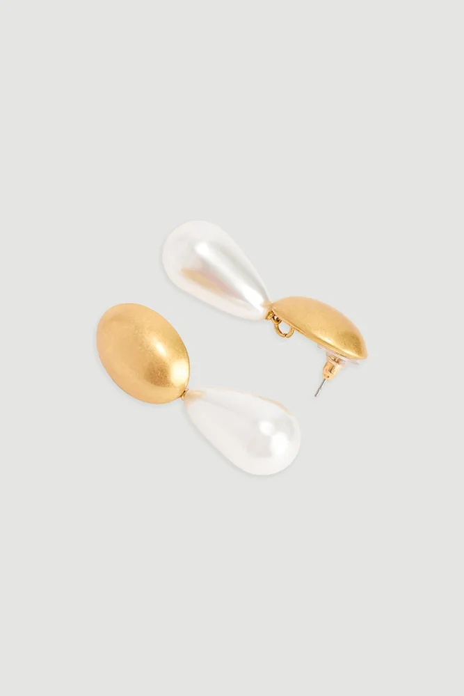 Gold Detailed Pearl Earrings Gold - Gusto (1)