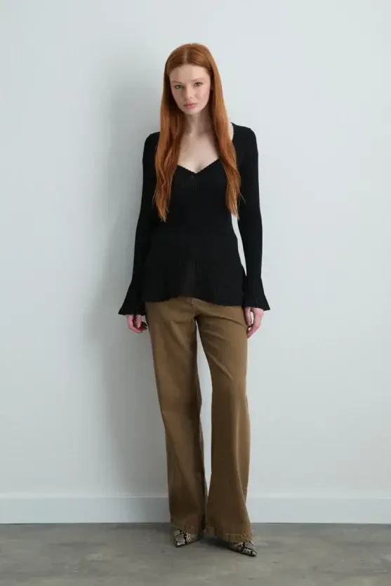 Heart-Neck Ruffle-Detail Knit Blouse - Black - 4