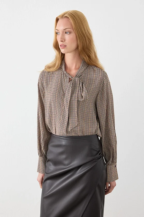 Houndstooth Scarf-Neck Shirt - Beige - Gusto