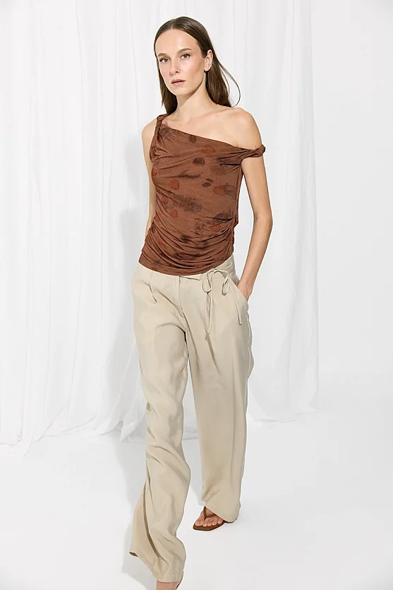 Iz Collection Eco Print One-Shoulder Twisted Tank Blouse - Brown - Gusto