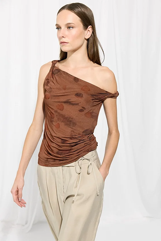 Iz Collection Eco Print One-Shoulder Twisted Tank Blouse - Brown - Gusto