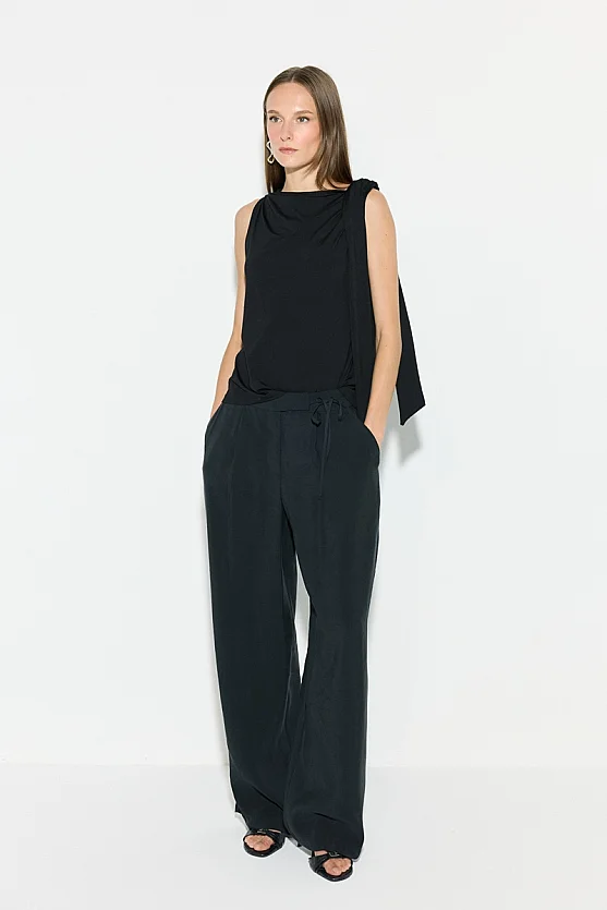 Knot Detail Boat Neck Blouse - Black - Gusto