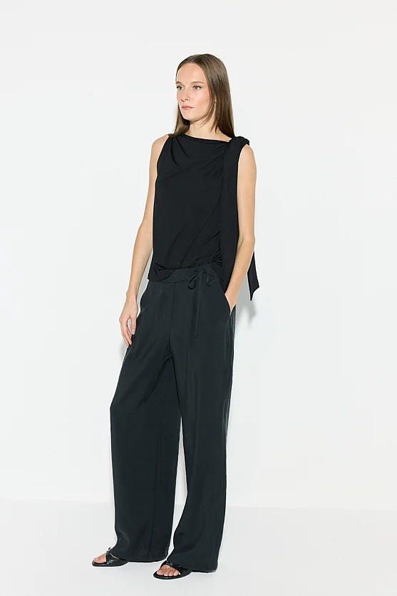 Knot Detail Boat Neck Blouse - Black - Gusto