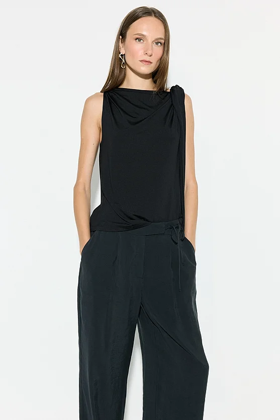 Knot Detail Boat Neck Blouse - Black - Gusto