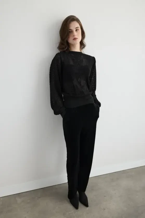 Lace Pattern Balloon Sleeve Knit Blouse - Black - Gusto