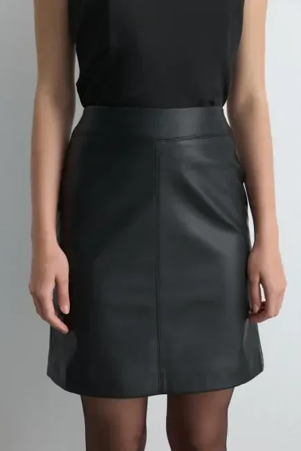 Leather Mini Skirt - Black - Gusto (1)