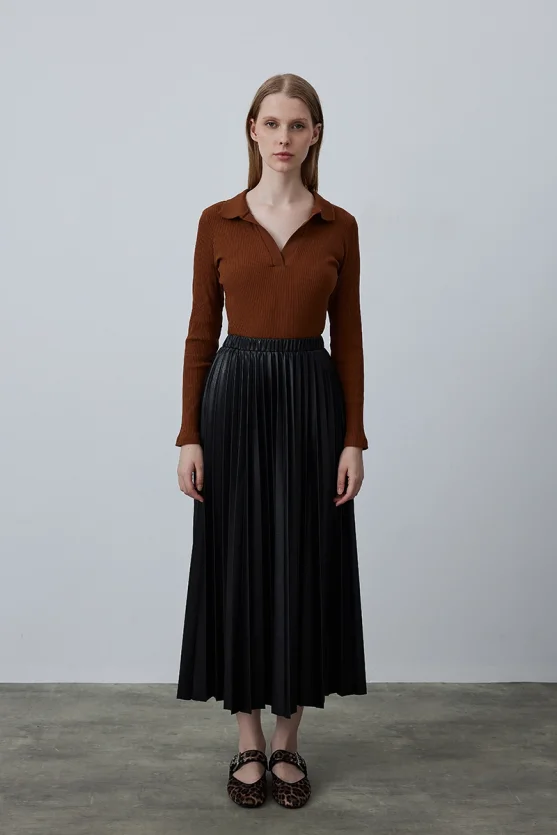 Leather Pleated Skirt - Black - Gusto