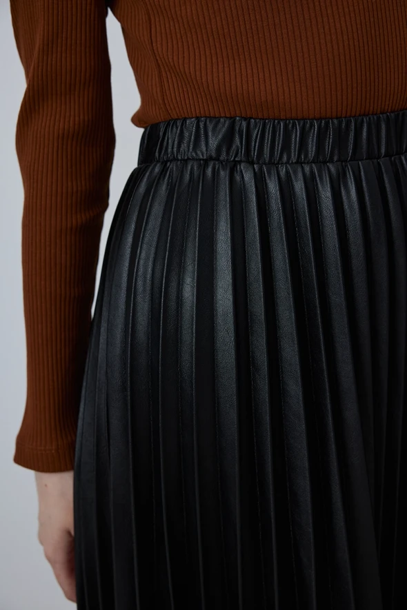 Leather Pleated Skirt - Black - 4