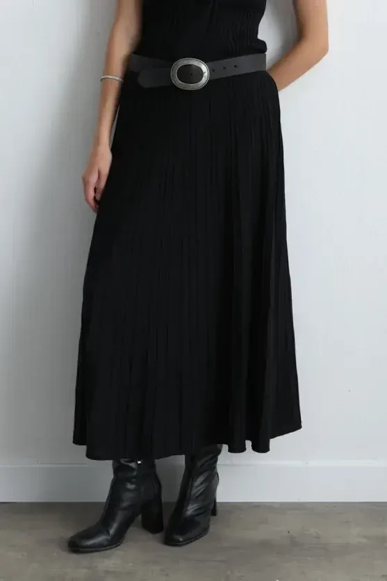 Long Pleated Knit Skirt - Black - Gusto