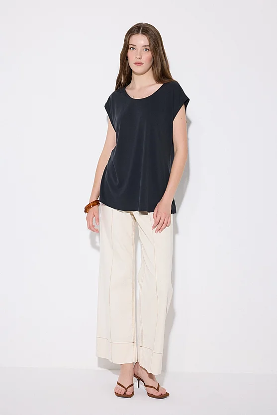 Modal Knit Blouse with V-Back - Black - Gusto