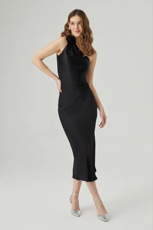 One Shoulder Rose Brooch Satin Dress - Black - 2