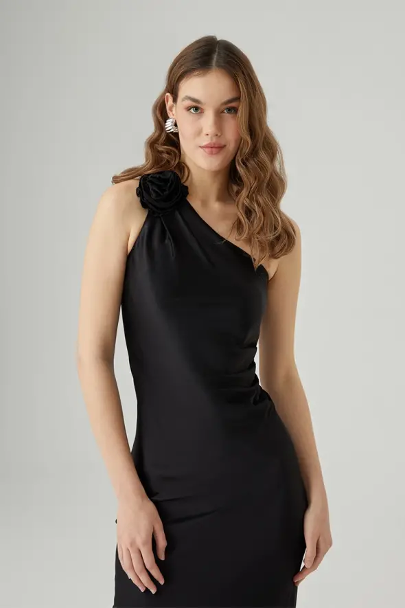 One Shoulder Rose Brooch Satin Dress - Black - 3