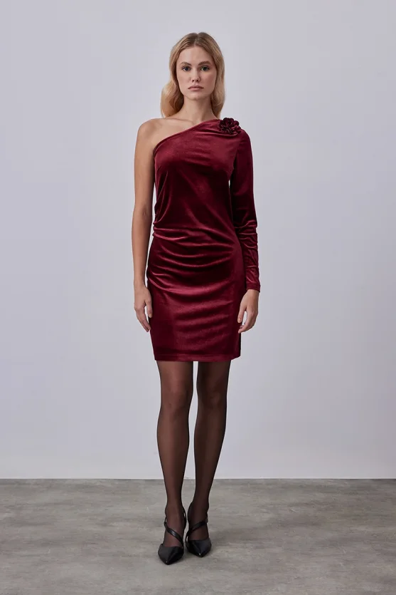 One-Shoulder Velvet Dress with Rose Accessory - Burgundy - Gusto