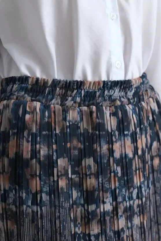 Patterned Long Pleated Skirt - Navy Blue - Gusto
