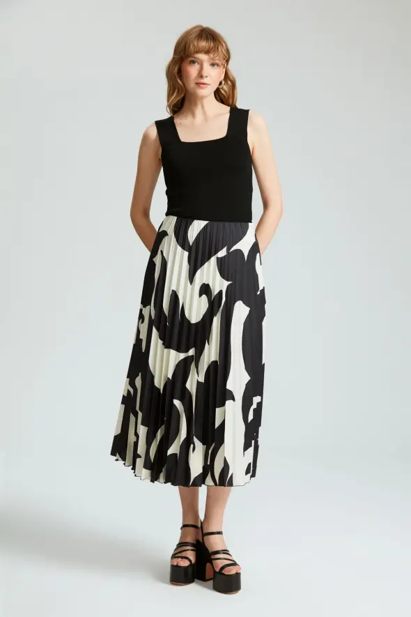 Patterned Pleated Skirt - Black - 4