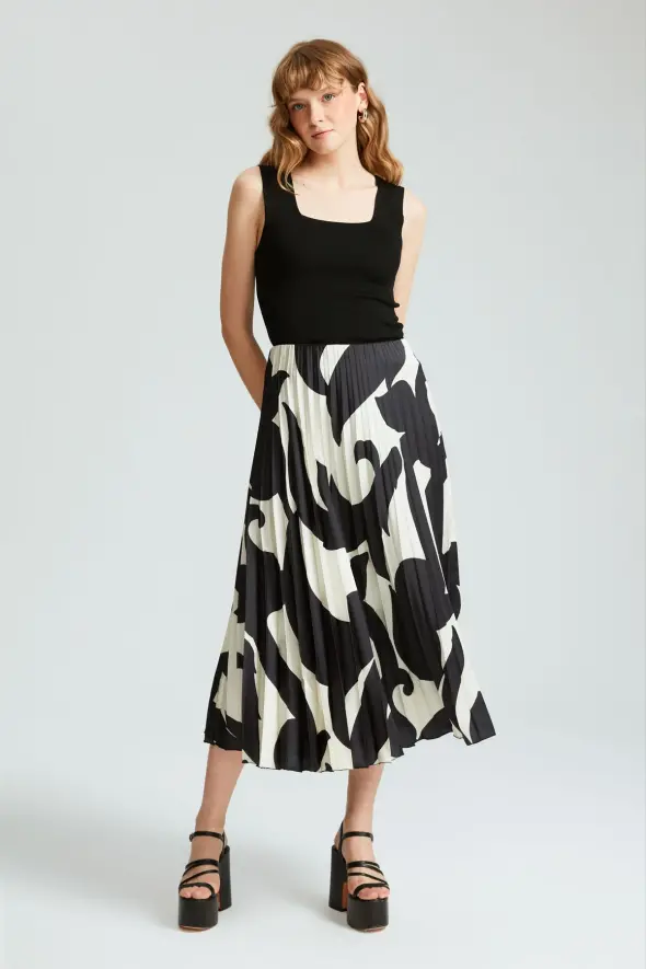 Patterned Pleated Skirt - Black - 5