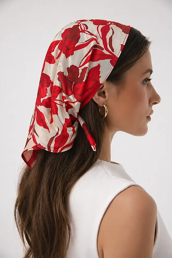 Patterned Triangle Scarf - Red - Gusto