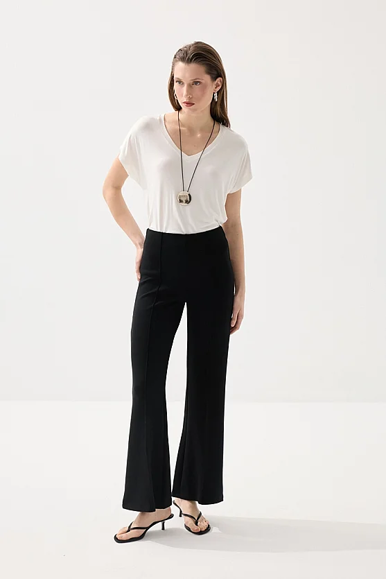 Pintuck Detail Flared Knit Pants - Black - 3