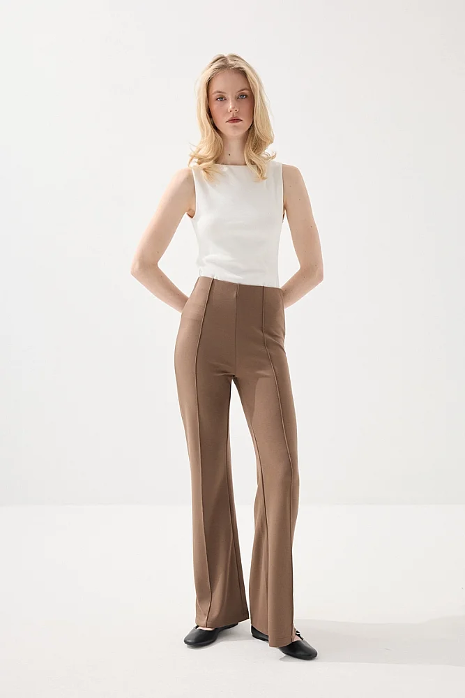 Pintuck Detail Flared Knit Pants - Brown