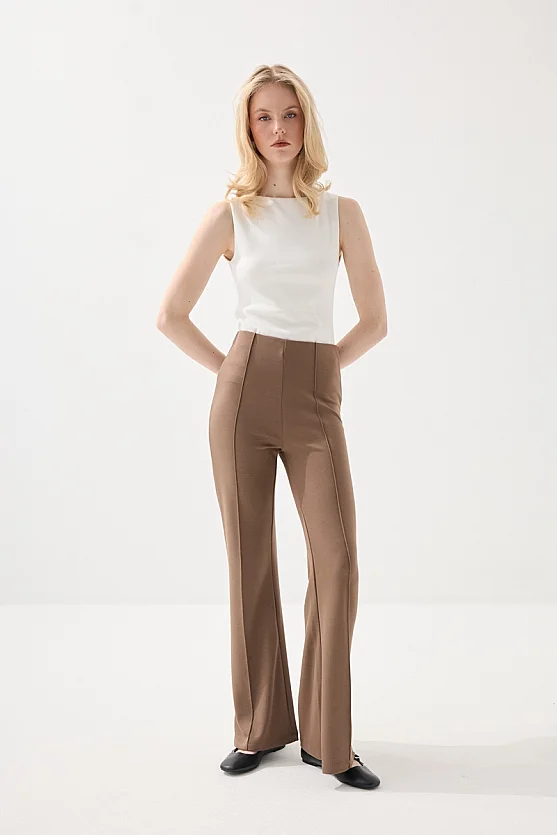 Pintuck Detail Flared Knit Pants - Brown - Gusto