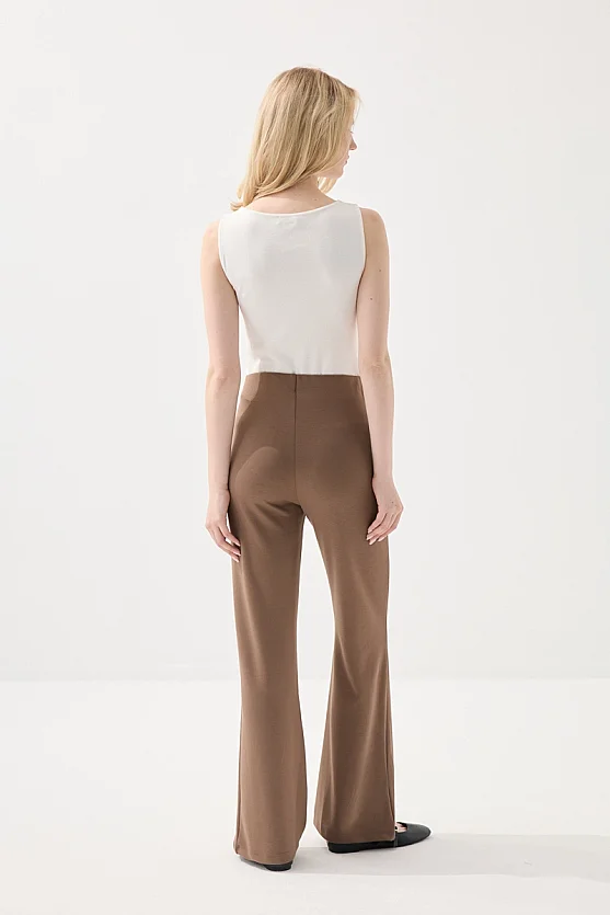 Pintuck Detail Flared Knit Pants - Brown - Gusto