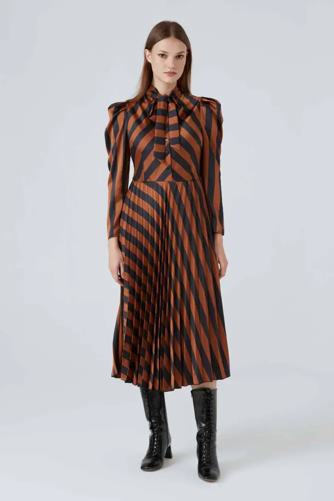 Pleated Dress with Bevel Stripes - Brown Brown