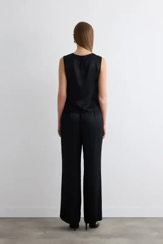 Pleated Front Sleeveless Satin Blouse - Black - Gusto