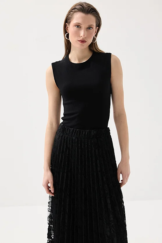 Pleated Lace Skirt - Black - Gusto