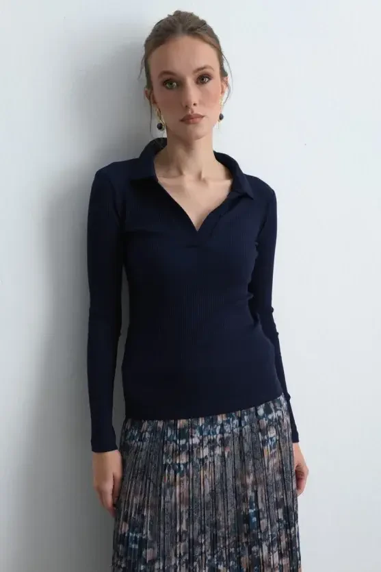 Polo Collar Cotton Knit Blouse - Navy Blue - Gusto