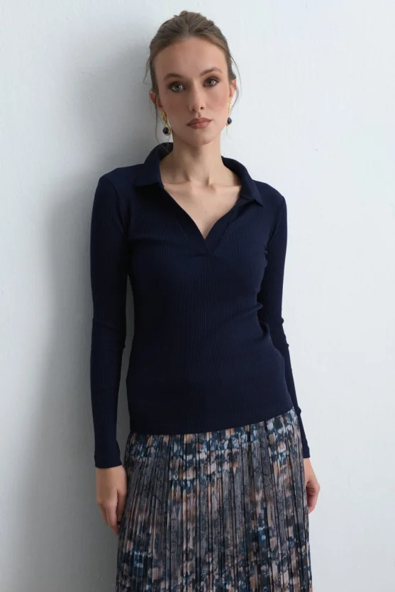 Polo Collar Cotton Knit Blouse Navy Blue - Gusto