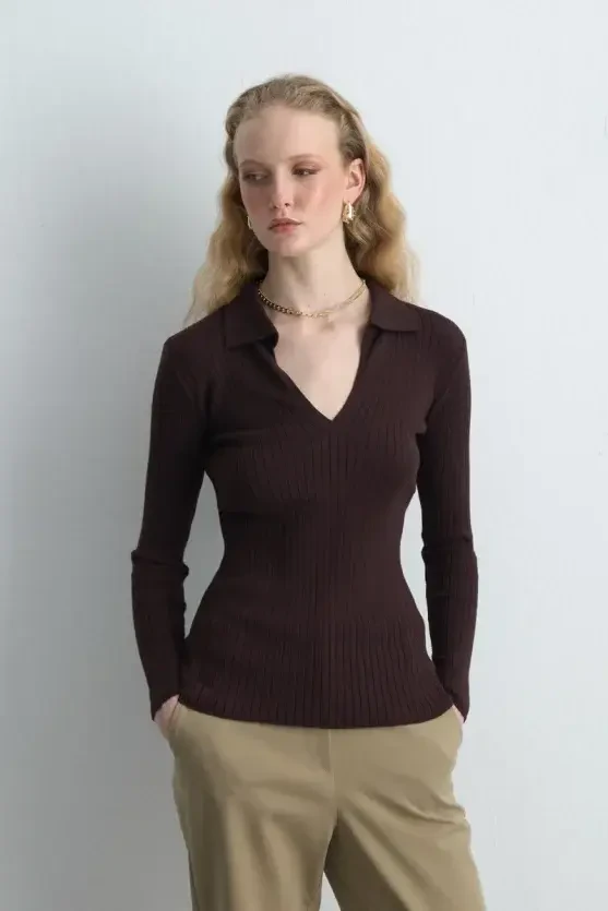 Polo Neck Ribbed Knit Blouse - Brown - 4
