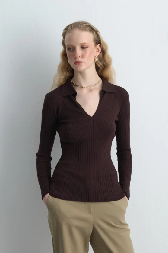 Polo Neck Ribbed Knit Blouse Brown - Gusto