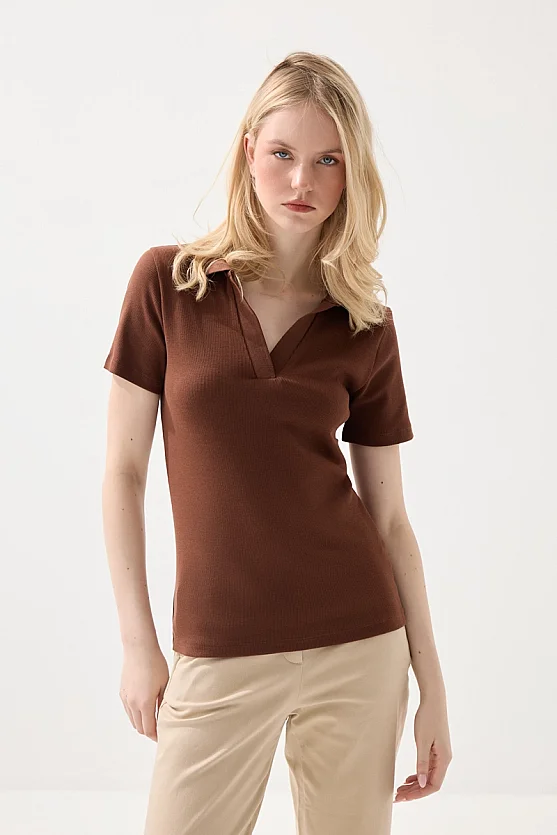 Polo Neck Ribbed T-Shirt - Brown - 1