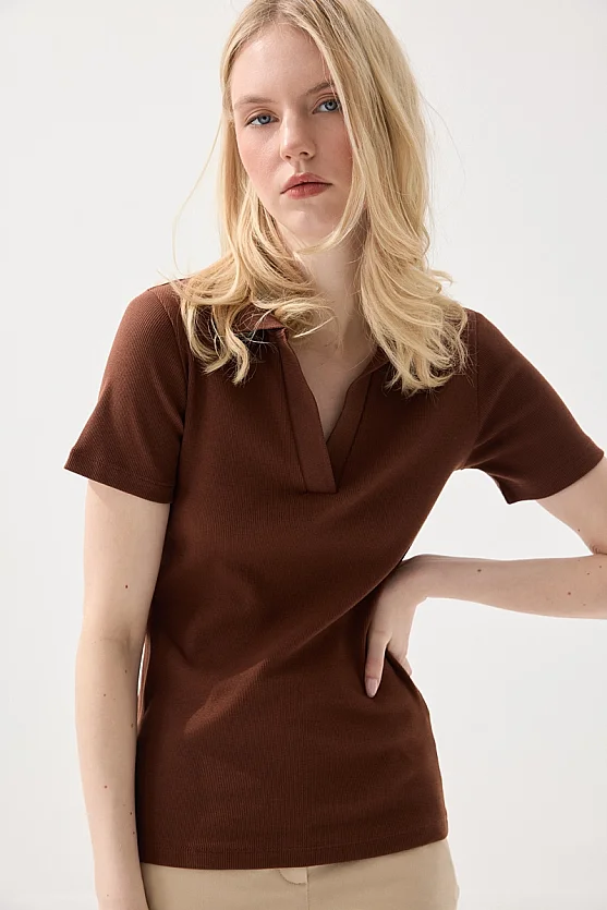 Polo Neck Ribbed T-Shirt - Brown - 4