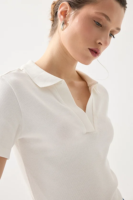 Polo Neck Ribbed T-Shirt - White - Gusto